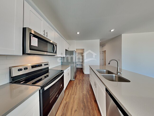 Building Photo - 6083 W Paseo Hilario