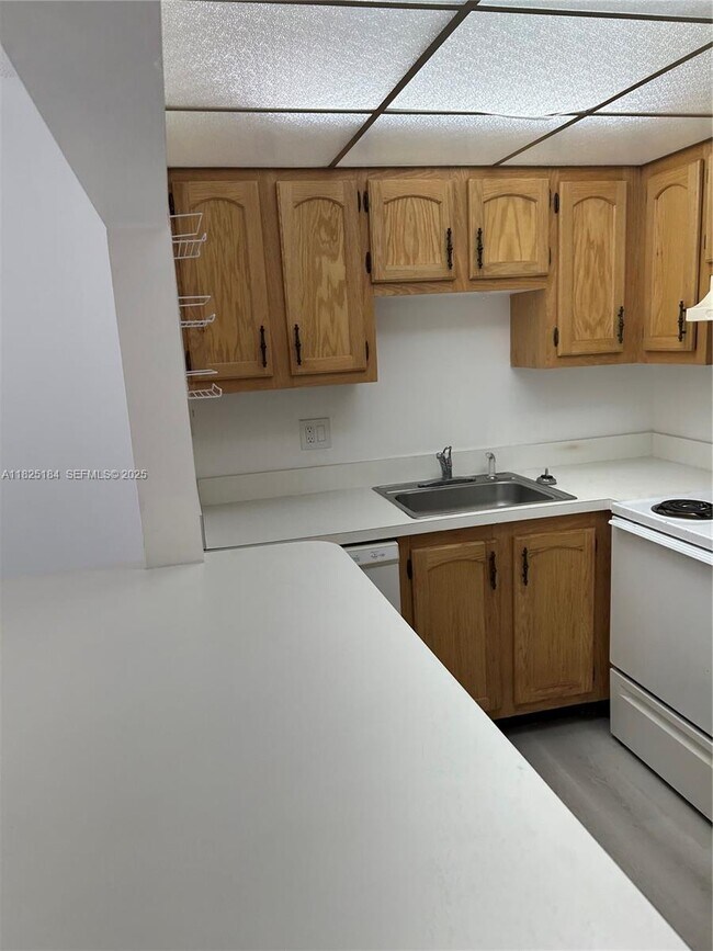 Foto del edificio - 4154 Inverrary Dr