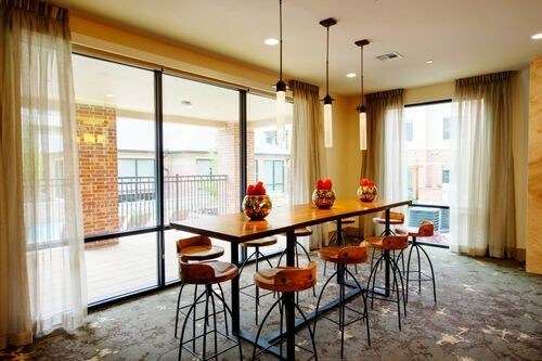 Foto del edificio - 1615 Sawdust Rd