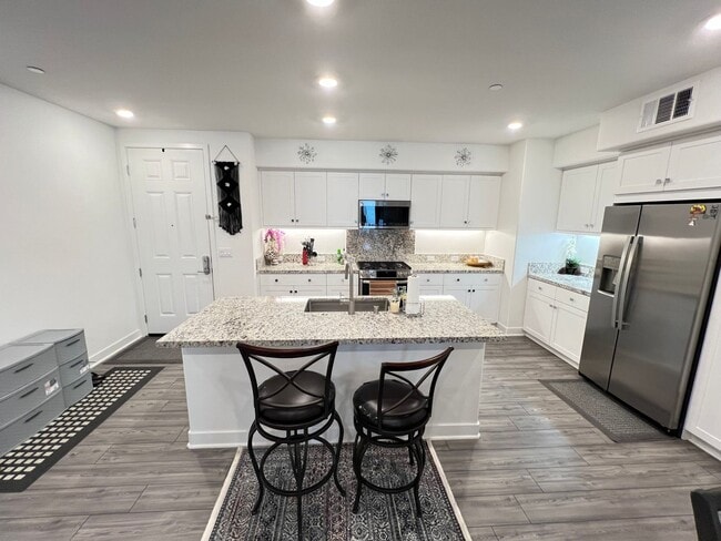 Building Photo - Upscale Living 2 Bed 2 Bath Condo in Anahe...
