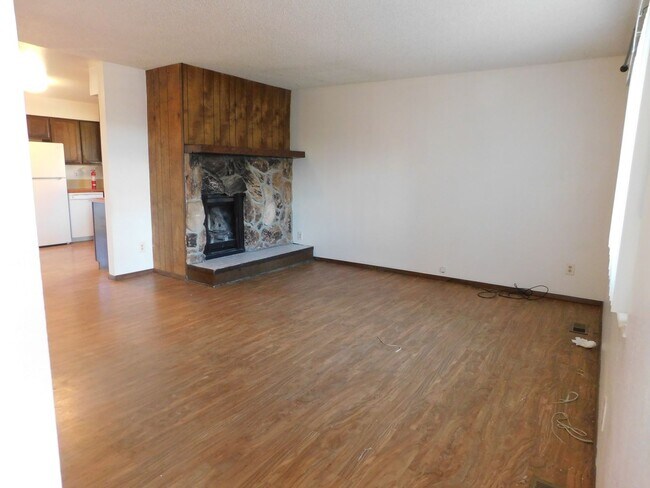 Building Photo - 3252 Villasur Dr