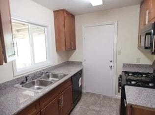 Building Photo - 632 Porter St