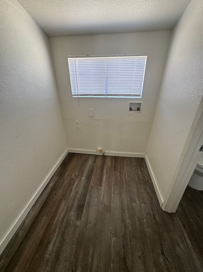 Foto del edificio - Cozy home in Wasco awaits your arrival! - ...