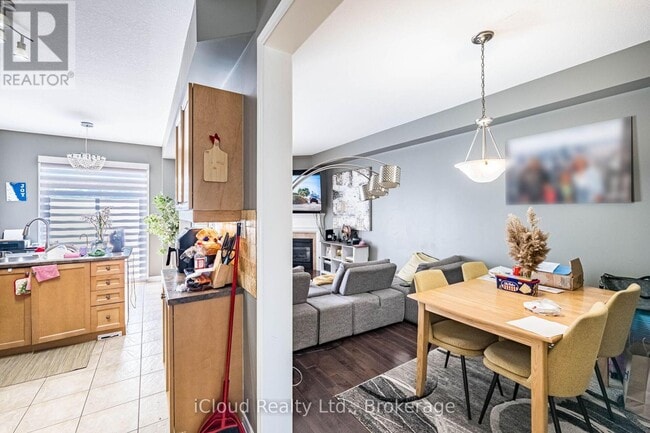 Building Photo - 45-45 Seabreeze Crescent