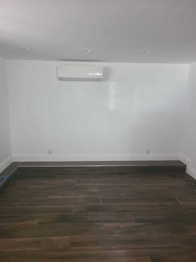 Foto del edificio - 2539 Hubbard St