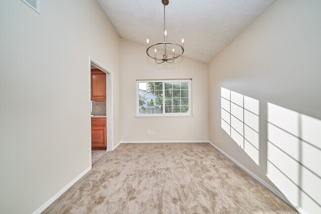 Foto del edificio - 15507 Caulfield Ave