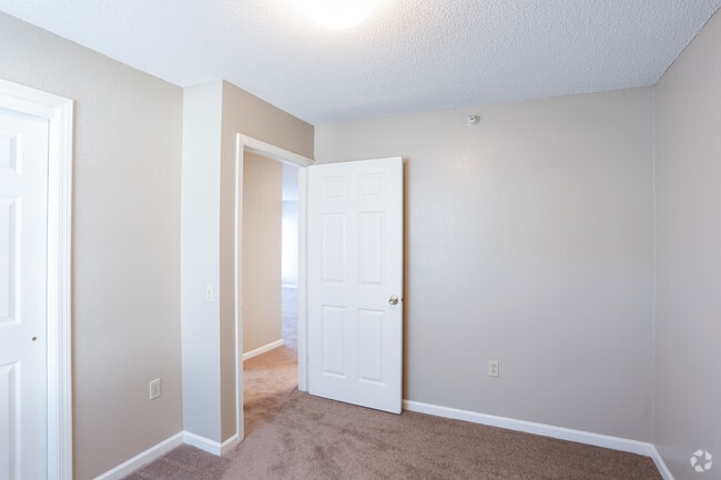 2BR, 2BA - 950 SF - Cottonwood Creek Apartments