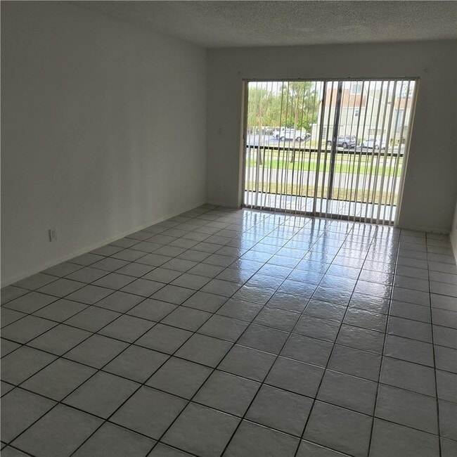 Building Photo - 8060 Colony Cir N