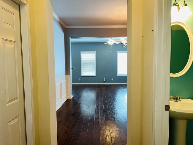Foto del edificio - HOA community, swim/tennis, 2 bed, 2bath, ...