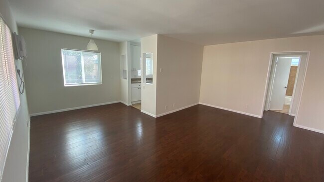 Building Photo - 14163 Delano St