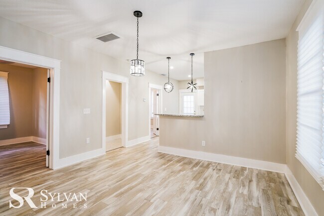 Building Photo - Charming 3BR, 1BA renovated home