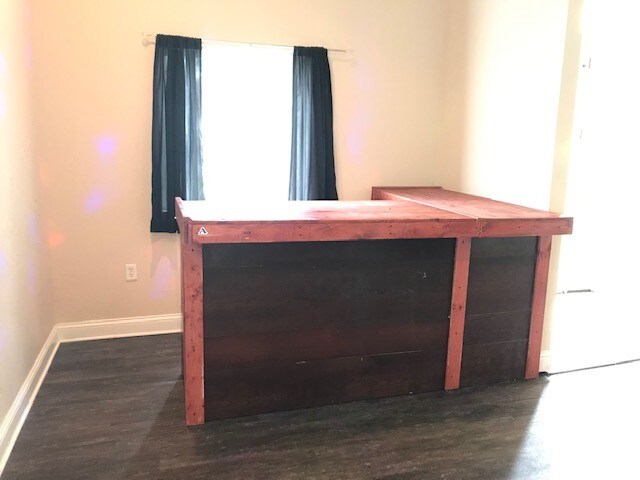 Foto del edificio - 323 W Walnut St