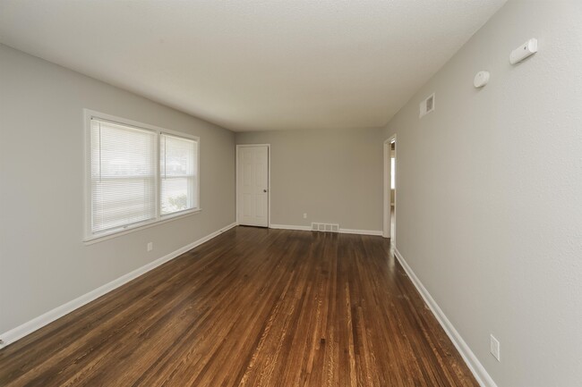 Building Photo - 4285 Willow Rd