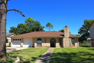 Building Photo - 206 Banyan Dr