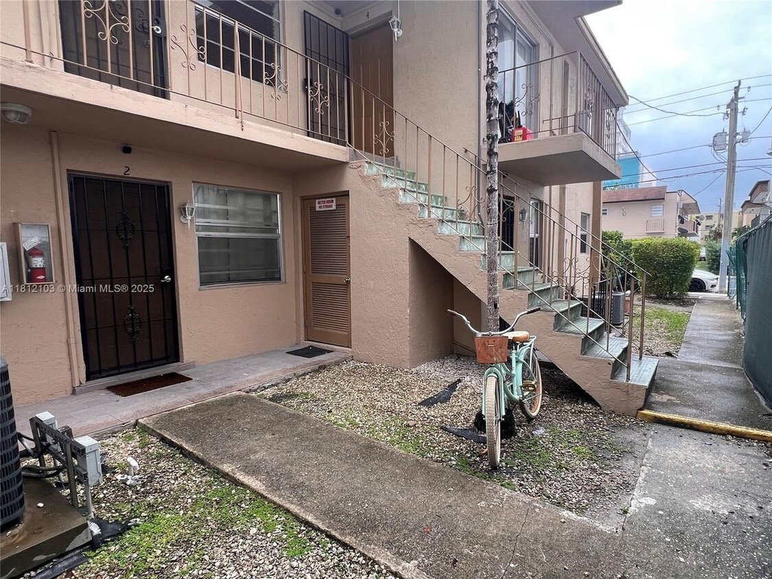 Photo - 427 SW 6th St-2-2