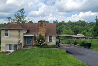 Building Photo - 313 Lakecrest Dr