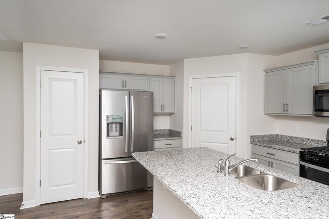 Foto del edificio - 526 Evaleigh St