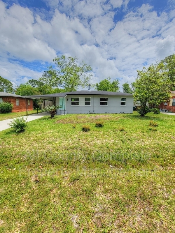 Building Photo - 3919 Skycrest Dr