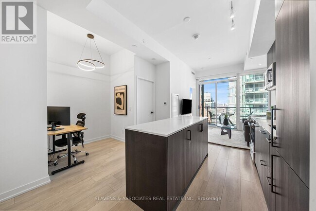 Photo du bâtiment - 135-2135 E Liberty St