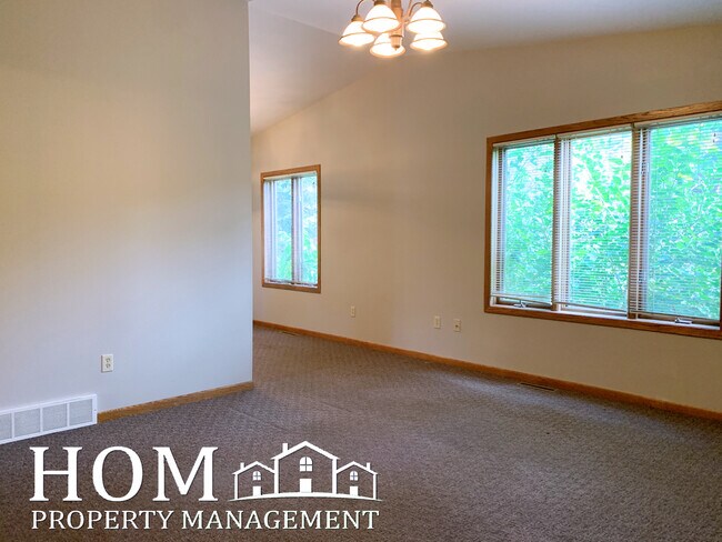 Foto del edificio - 322 E Lafayette St