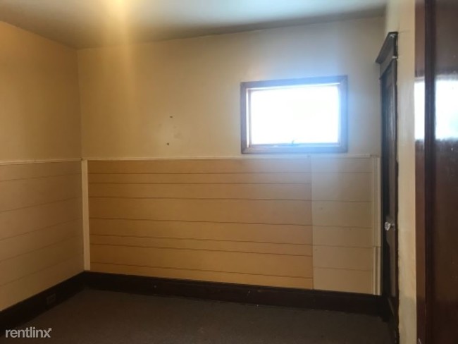 Building Photo - 4 br, 1 bath House - 16 Crossman Ave