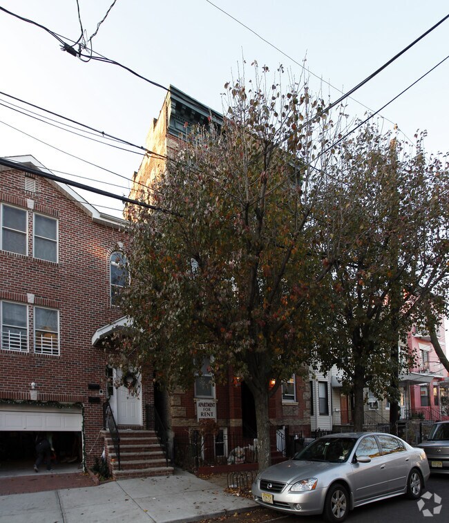 Foto del edificio - 127 Ogden Ave