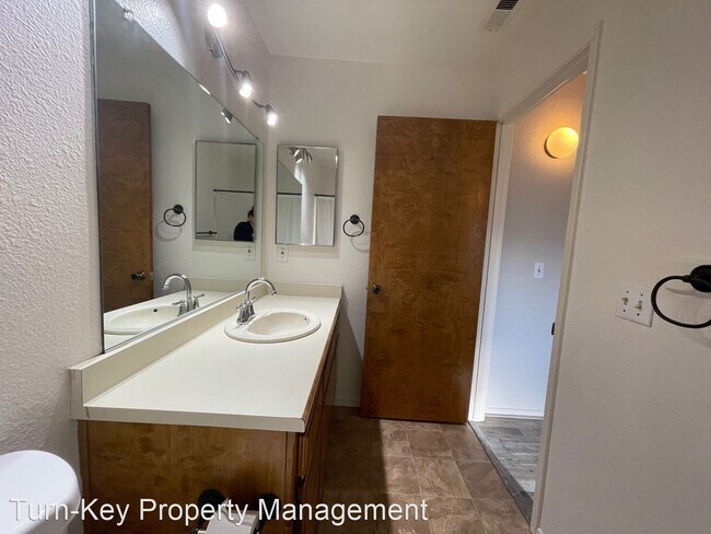Foto del edificio - 2 br, 1.5 bath House - 10710 El Camino Rea...