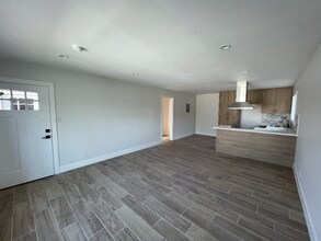 Building Photo - 7337 Woodley Ave