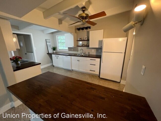 Building Photo - 4 br, 2 bath House - 2933 NE 13th Drive