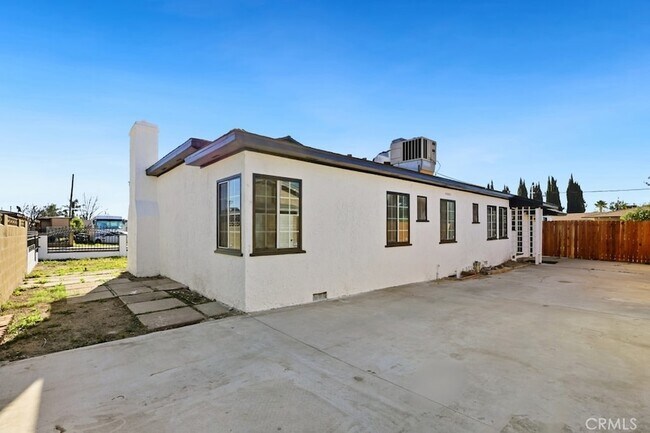 Foto del edificio - 7726 Blanchard Ave