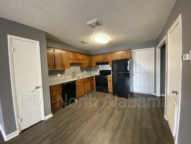 Building Photo - 1818 Glenn St SW