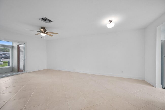 Building Photo - 2765 Ashley Dr W