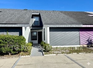 Building Photo - 703 Trekker St