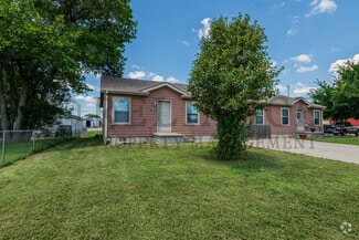 Building Photo - 305 S Elm St