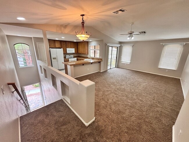 Foto del edificio - Two Bedroom Condo in Guard Gated Painted Desert