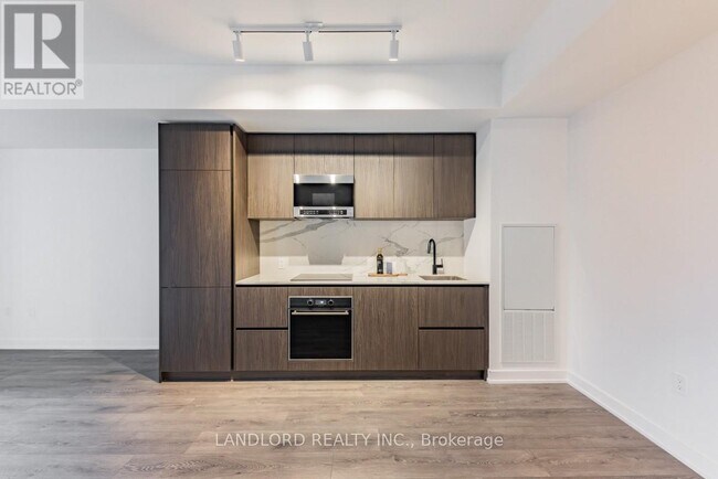 Photo du bâtiment - 127 Broadway Ave