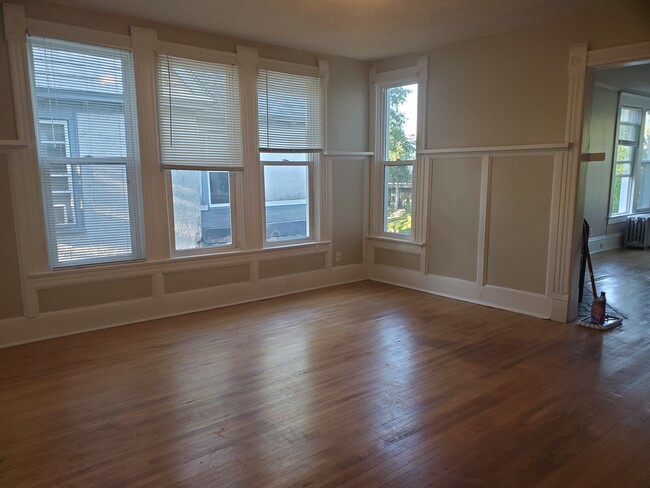 Dining room - 2642 Bryant Ave S