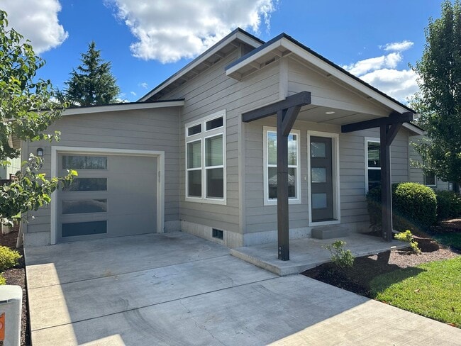 Photo - Beautiful 2 bedroom/1 bath home. Landscaping included!