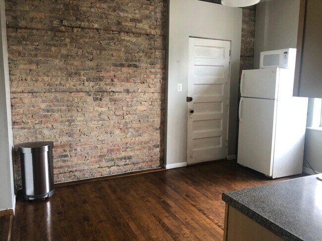 Building Photo - 3274 W Altgeld St
