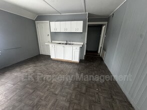 Building Photo - 60 Romeyn St