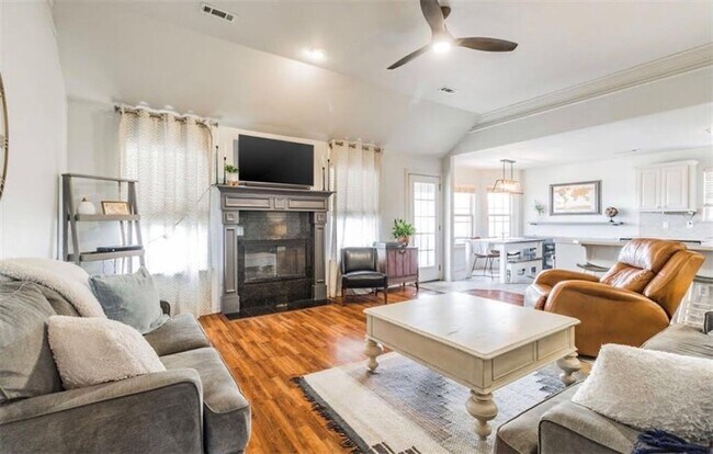 Foto del edificio - 3 bedroom 2 bath home in FAY, extra cared for, 2carG, fenced yard