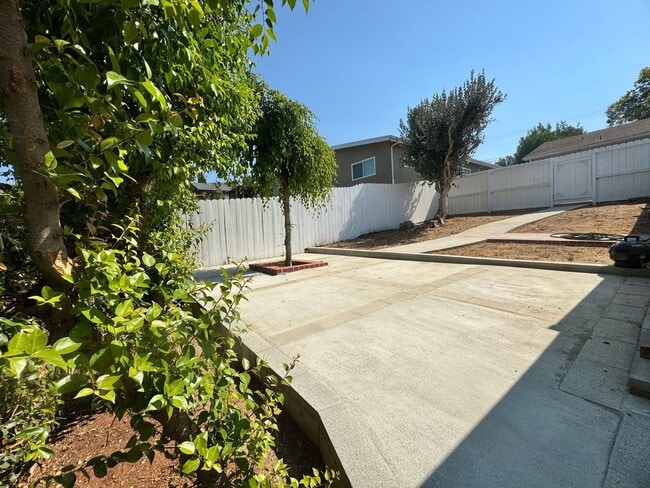 Building Photo - Spacious 2-Bedroom, 2-Bath Apartment for R...