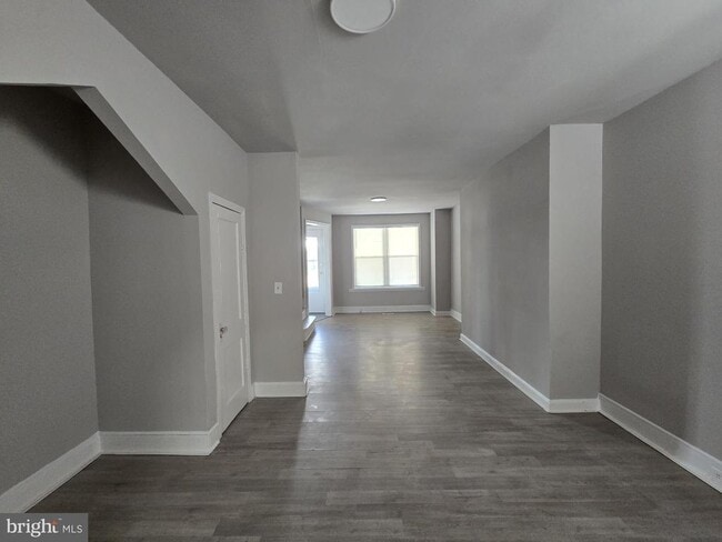 Building Photo - 5552 Addison St