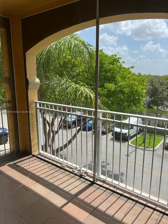 Foto del edificio - 165 NW 96th Terrace