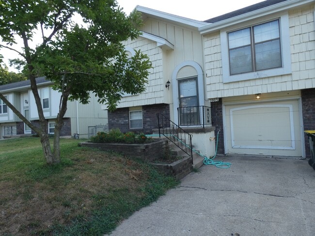 Foto del edificio - 5903 Creek View Dr