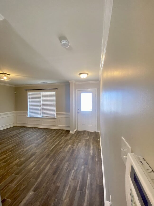 Building Photo - 1239 Farm Branch Dr SW