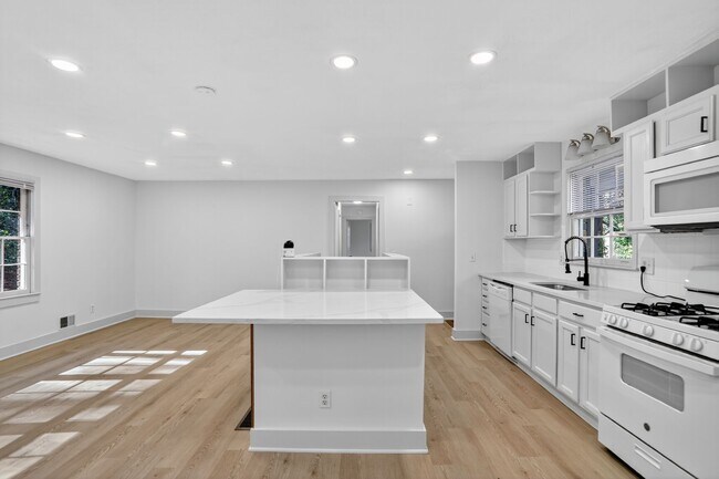 Foto del edificio - 2289 Addison Rd NE