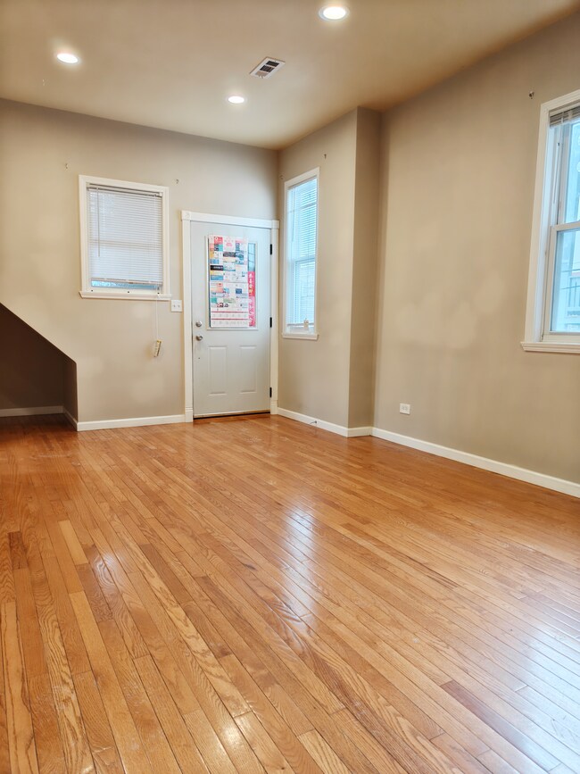 Foto del edificio - 3149 S Emerald Ave