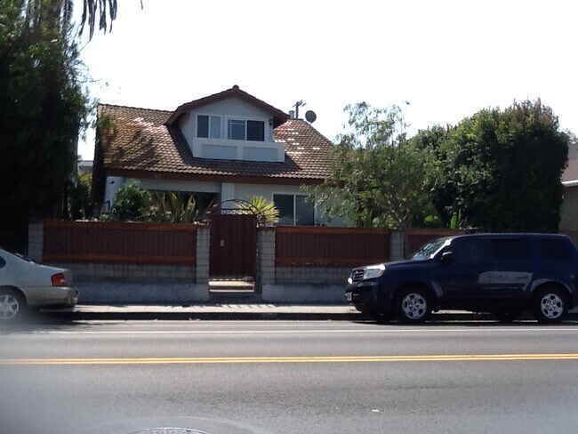Building Photo - 412 Rose Ave