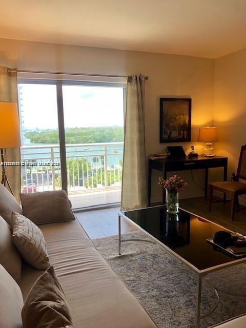 Foto del edificio - 400 Kings Point Dr